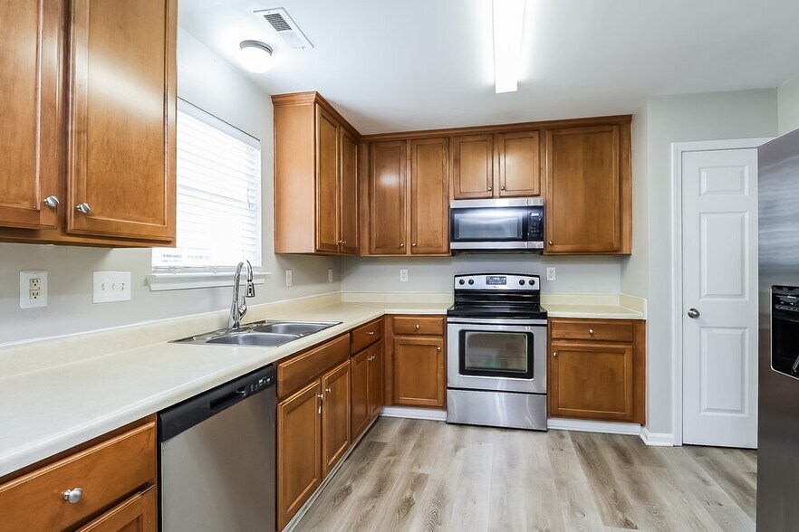 Building Photo - 3912 Parkers Fry