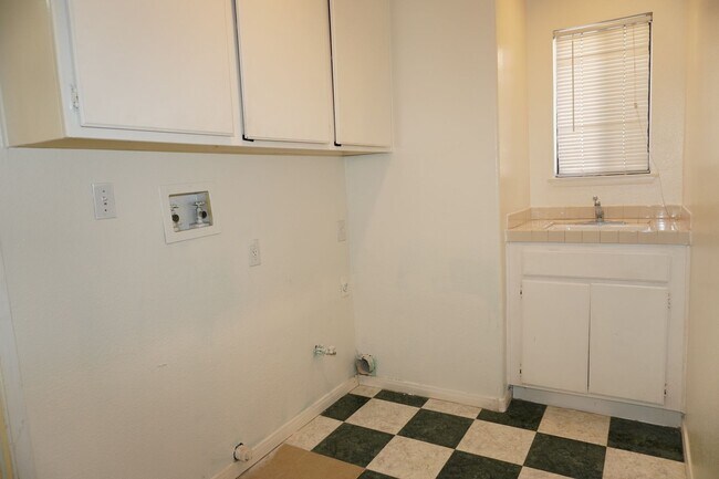 Building Photo - 25955 La Barca Rd