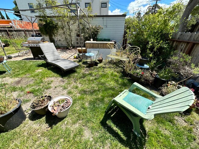 Building Photo - 778 61st St