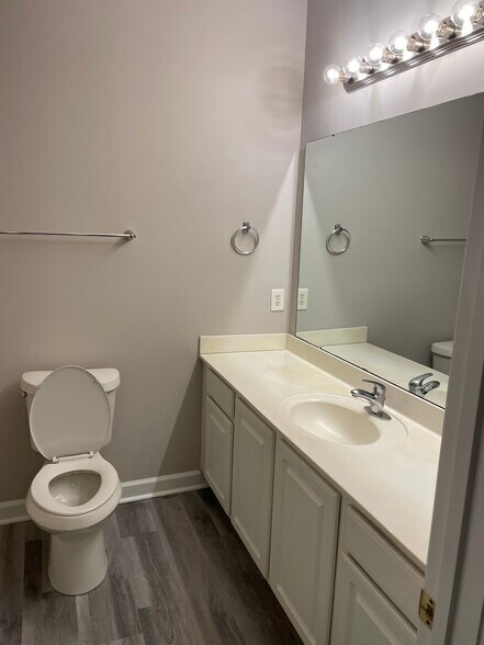 Building Photo - 125 Ashley Park Dr