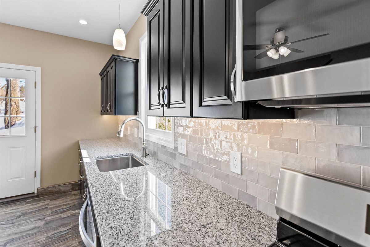 Building Photo - 6 Latchkey