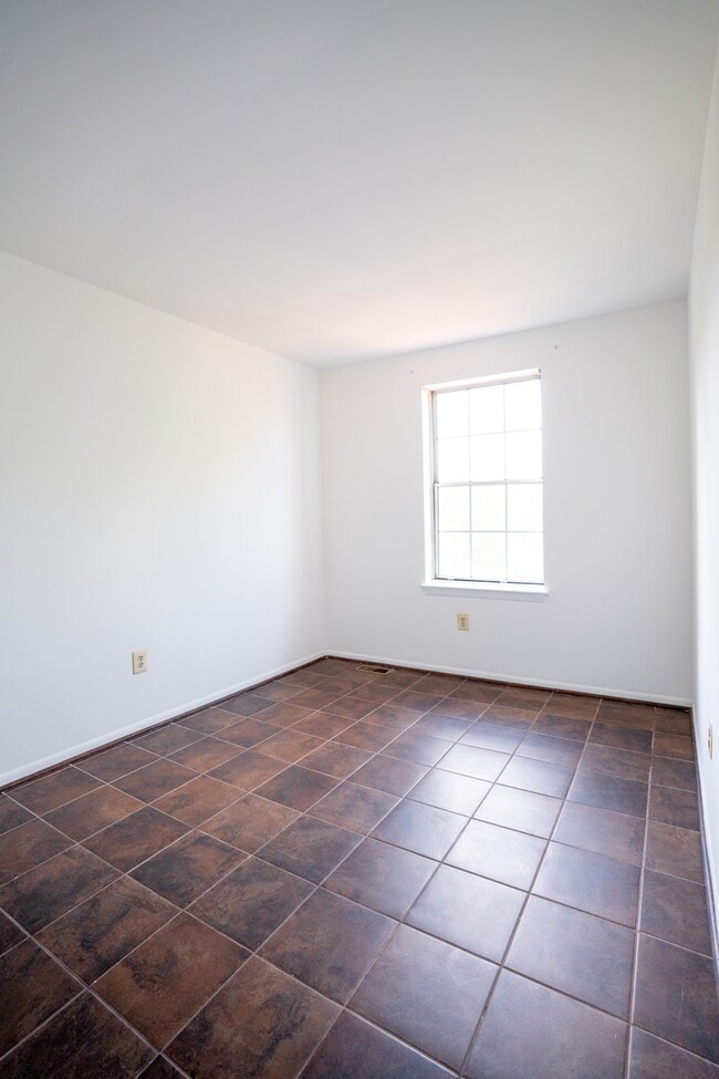 Building Photo - 8202 Ashford Blvd