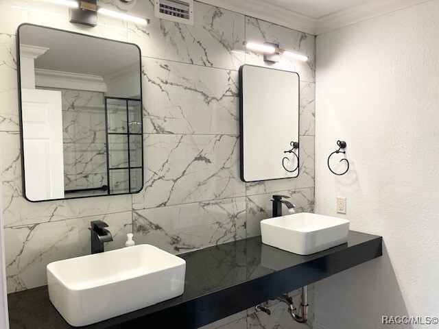 Building Photo - 373 NW 14th Pl