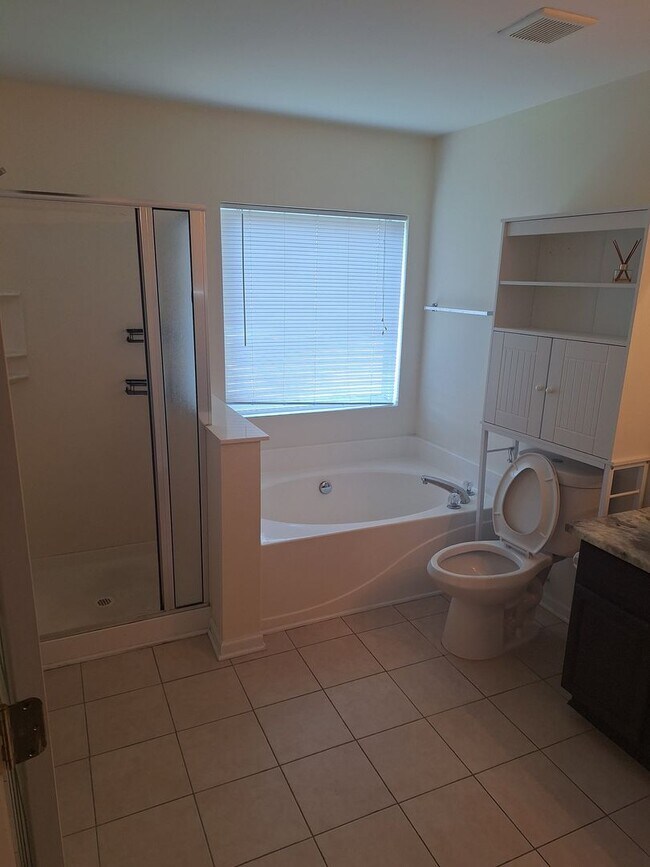 Building Photo - Wonderfully Remodeled Three Bedroom Home i...