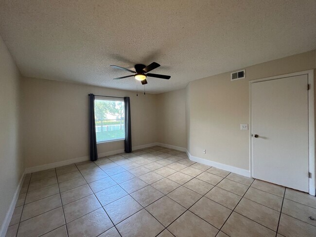 Building Photo - 5405 Lake Margaret Dr