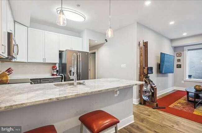 Building Photo - 1340 Nicholson St NW