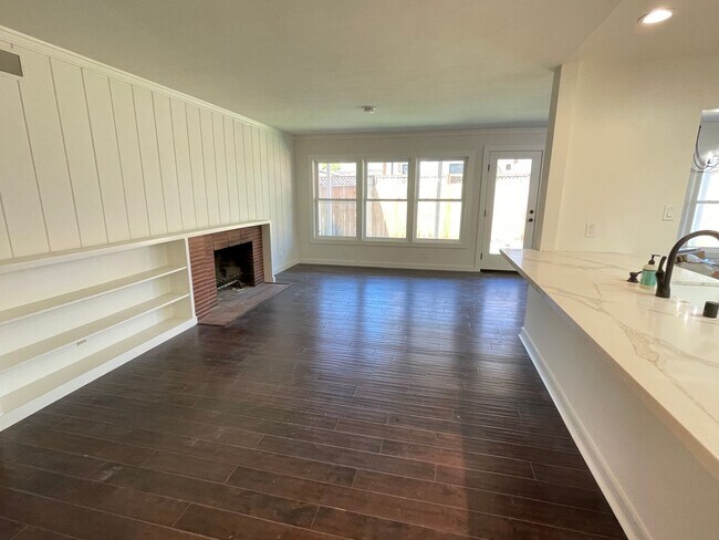Building Photo - 1711 Cedar St
