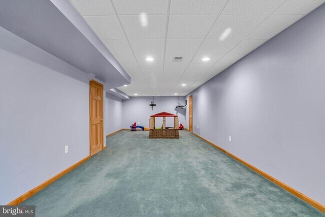 Building Photo - 8142 Tenbrook Dr