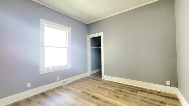 Building Photo - 721 Haney Ave