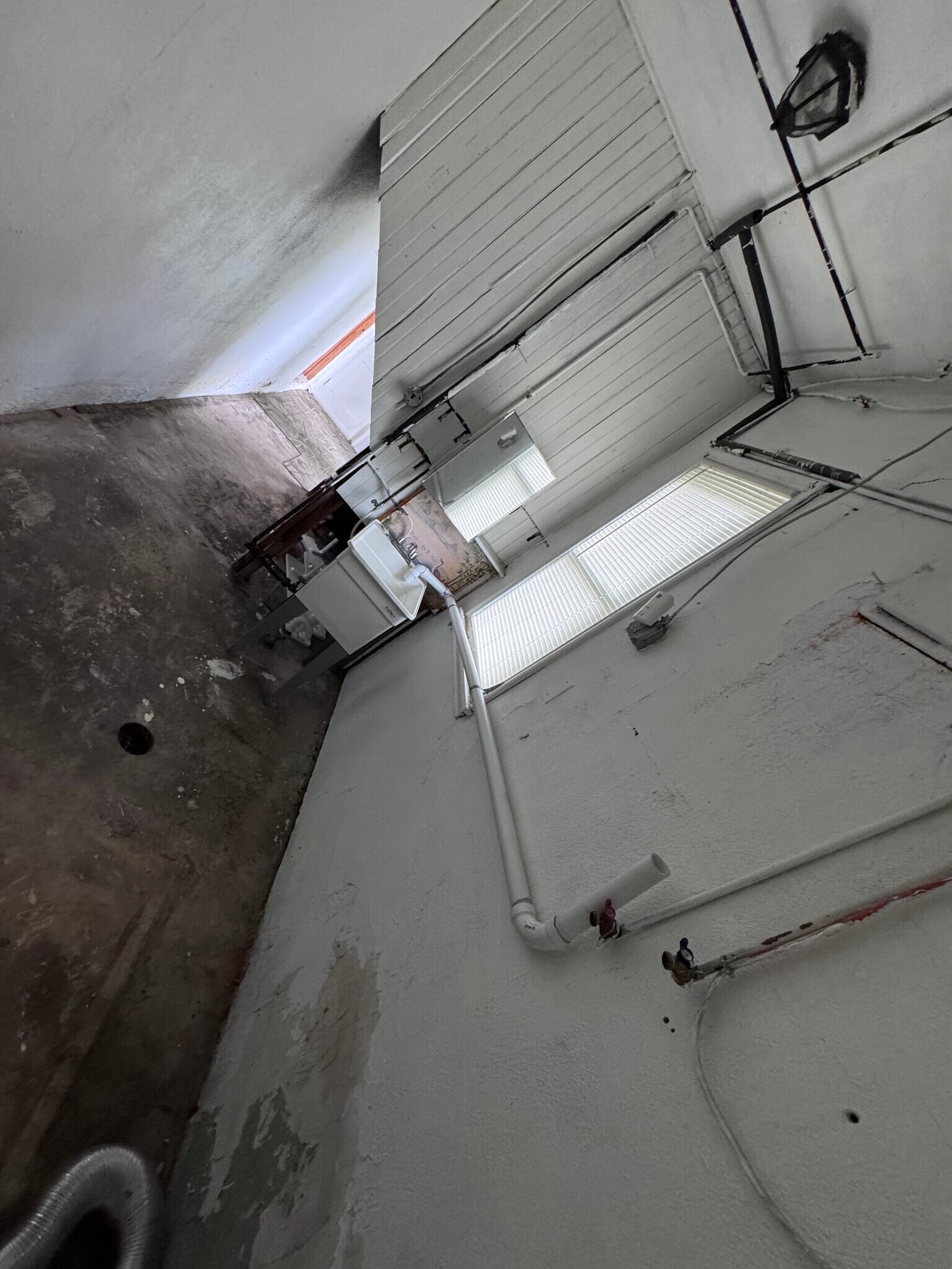 Washer & Dryer Hook Up - 519 N Evans St