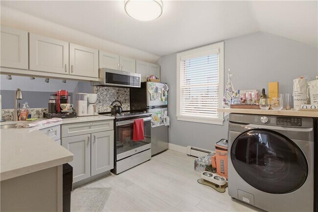 Building Photo - 9 Bacheller St