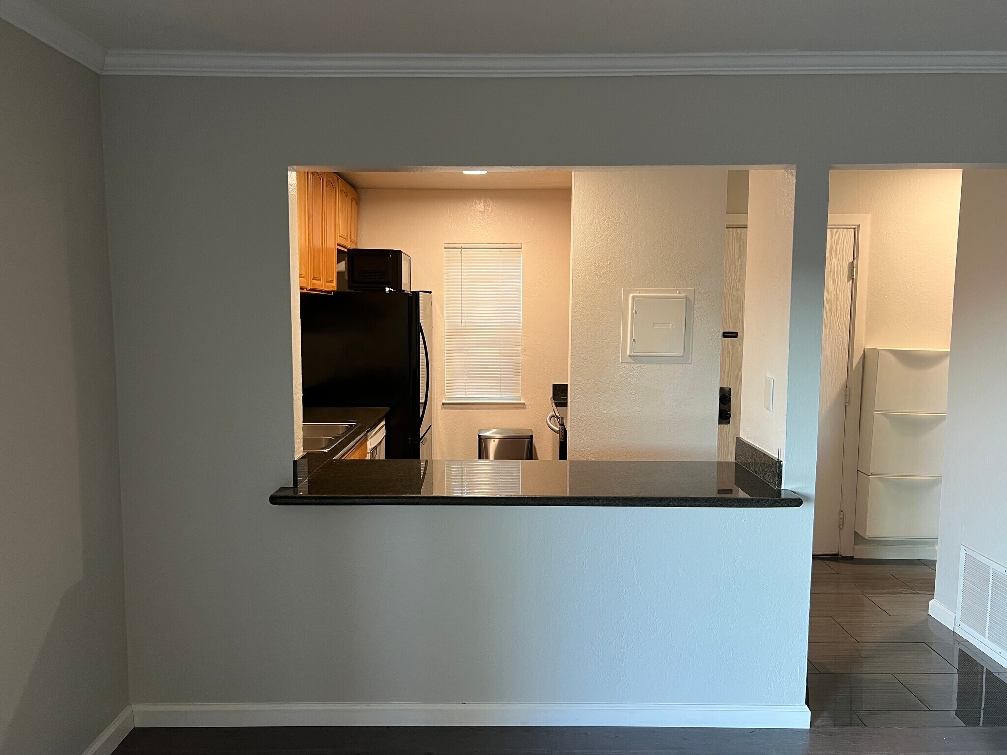 Building Photo - 1520 Parkwood Pl