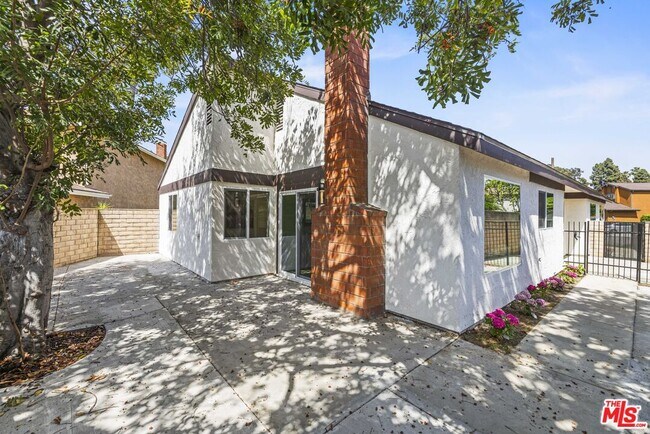 Building Photo - 13 Pepper Ct