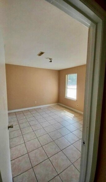 Building Photo - 801 Sandpiper Dr