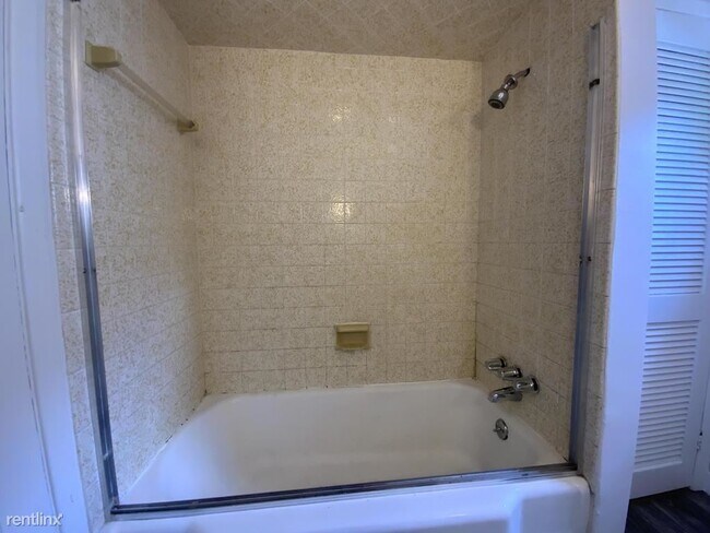 Building Photo - 6 br, 1.5 bath House - 144 Linnview Avenue