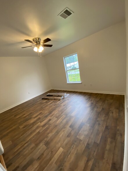 Building Photo - 8233 Baudoin Rd