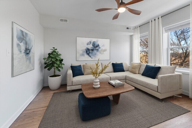 Building Photo - Stunning Rehabbed 2 Bed 2Bath in the Lincoln Square area