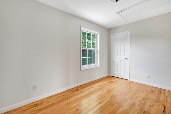 Building Photo - 18 Kathryn Dr