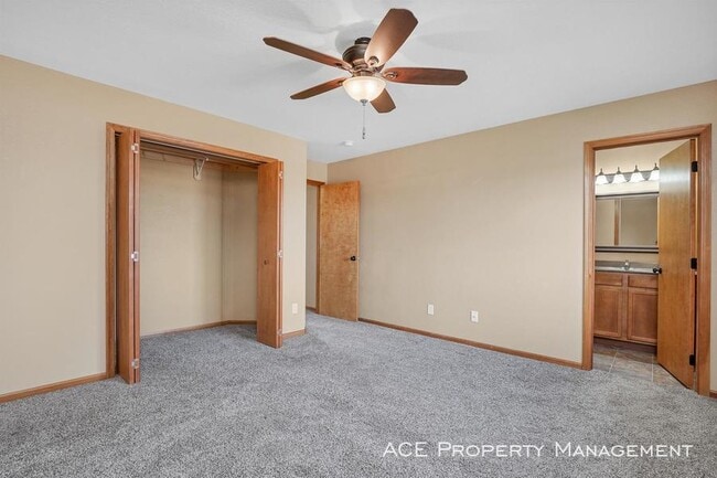 Building Photo - 486 Bluebird Dr