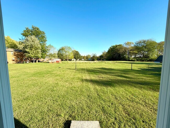 Building Photo - 211 Sanderson Dr