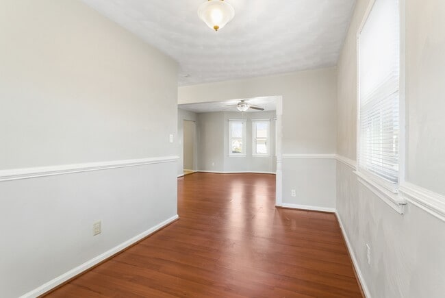 Building Photo - 226 Woodbury Forrest Dr