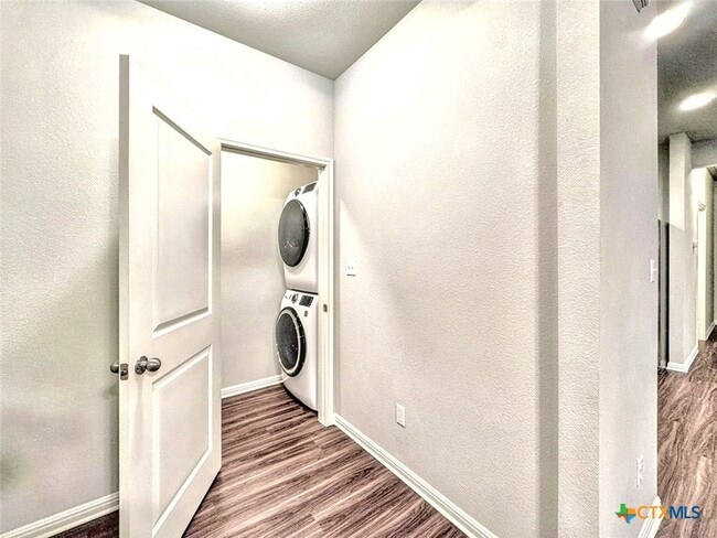 Building Photo - 152 Witchhazel Way