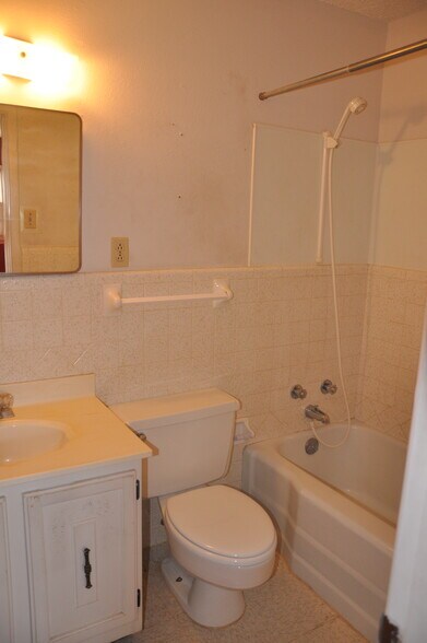 Master Bathroom - 2605 43rd St