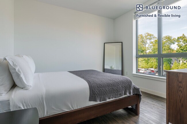 Building Photo - 845 Washington St