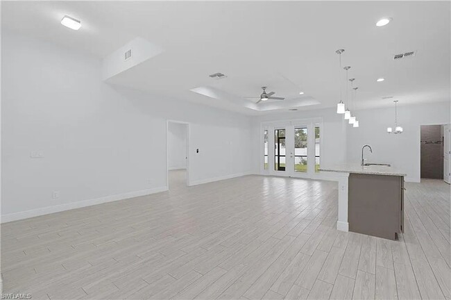 Building Photo - Spacious 4 Bedroom, 3 Bath Single-Family H...
