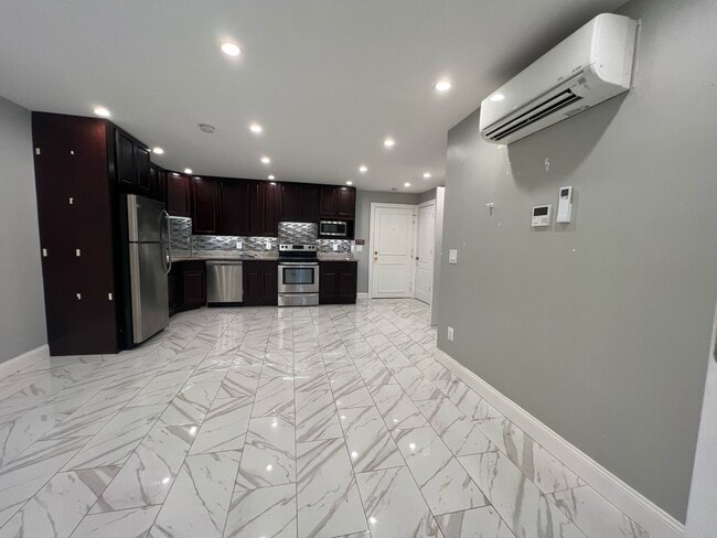 Building Photo - Stonegate Apartments