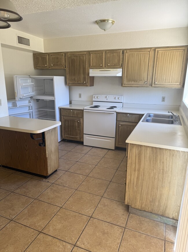 Building Photo - 433 Avenida Garza