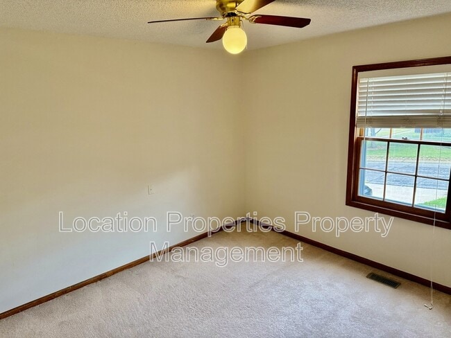Building Photo - 3619 Lakecrest Ct