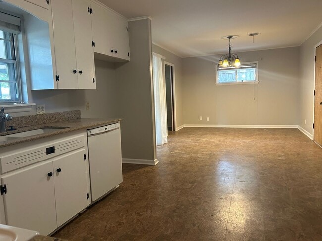 Building Photo - 807 Ridgecrest Dr