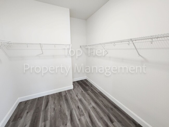 Building Photo - Stunning Newly Remodeled 4 bed / 2.5 bath ...
