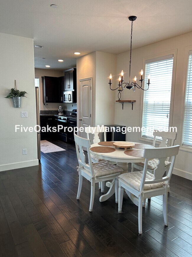 Building Photo - 1208 Lavande Dr