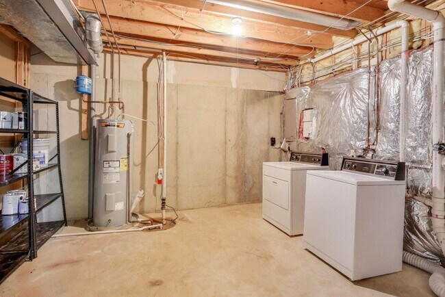 Building Photo - Ellicott City townhome for you!