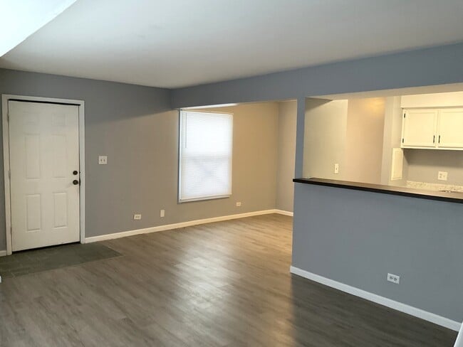 Building Photo - 1387 S Glen Cir