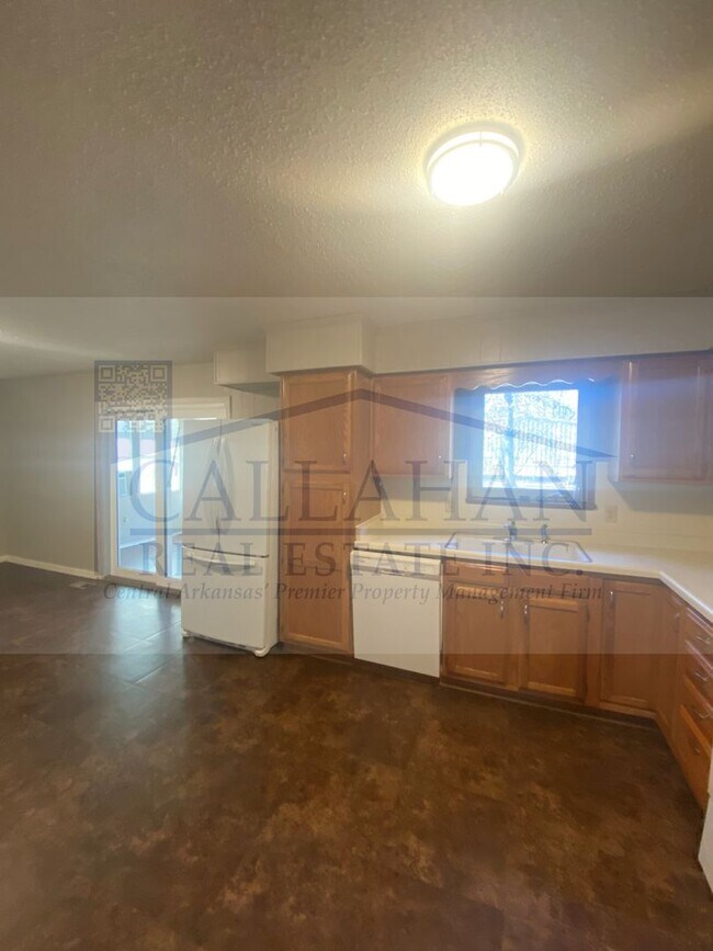 Building Photo - 303 S Longfield Ave