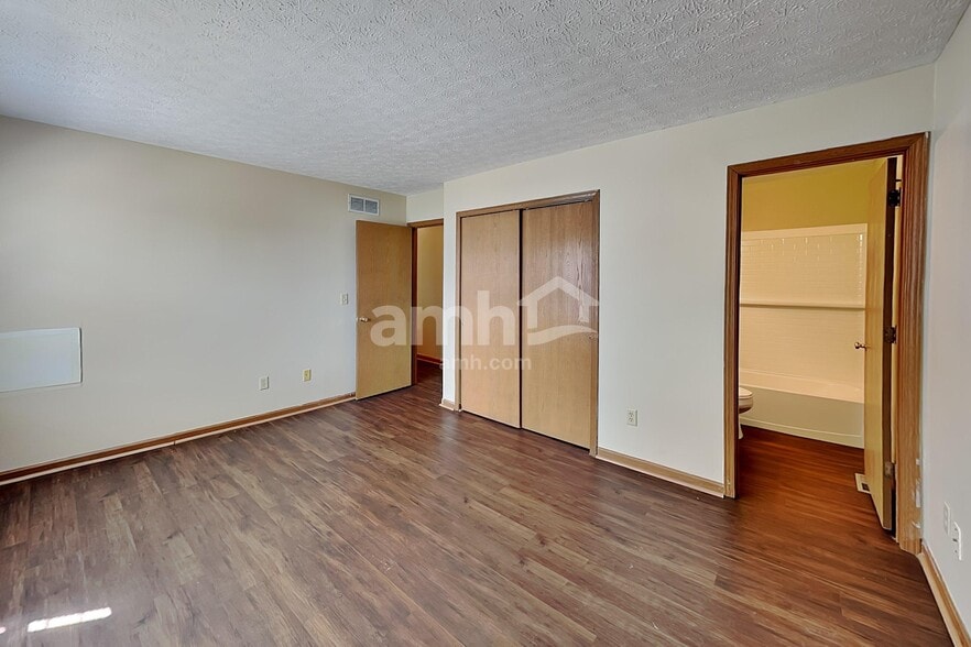 Building Photo - 2759 Beal Dr