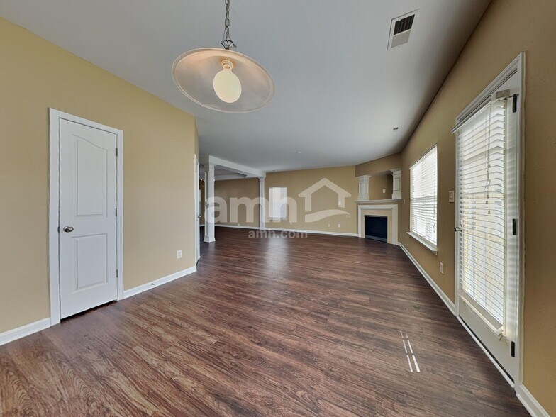 Building Photo - 2524 Ingleside Dr