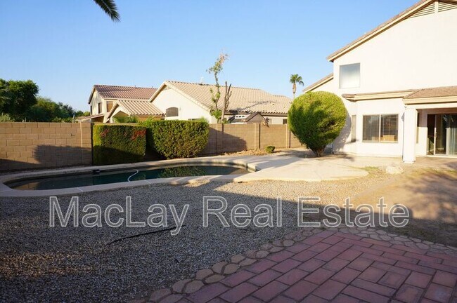 Building Photo - 2600 S Holguin Way