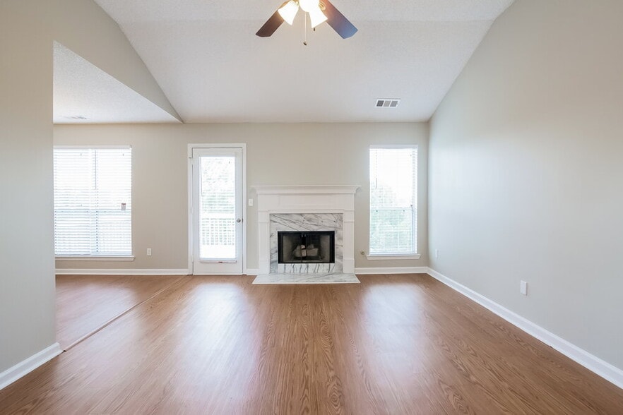 Building Photo - 413 Gresham Dr