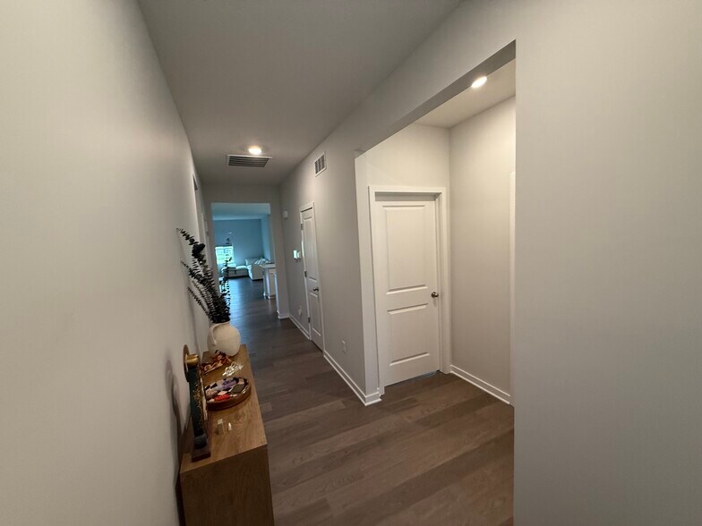 Building Photo - 37 Sunbeam Ct