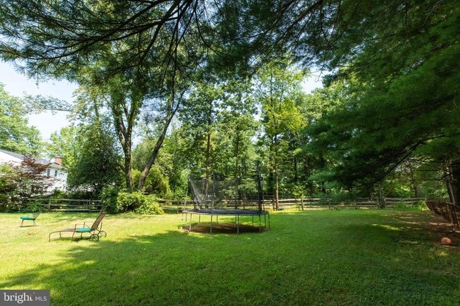 Building Photo - 2527 Lindley Terrace