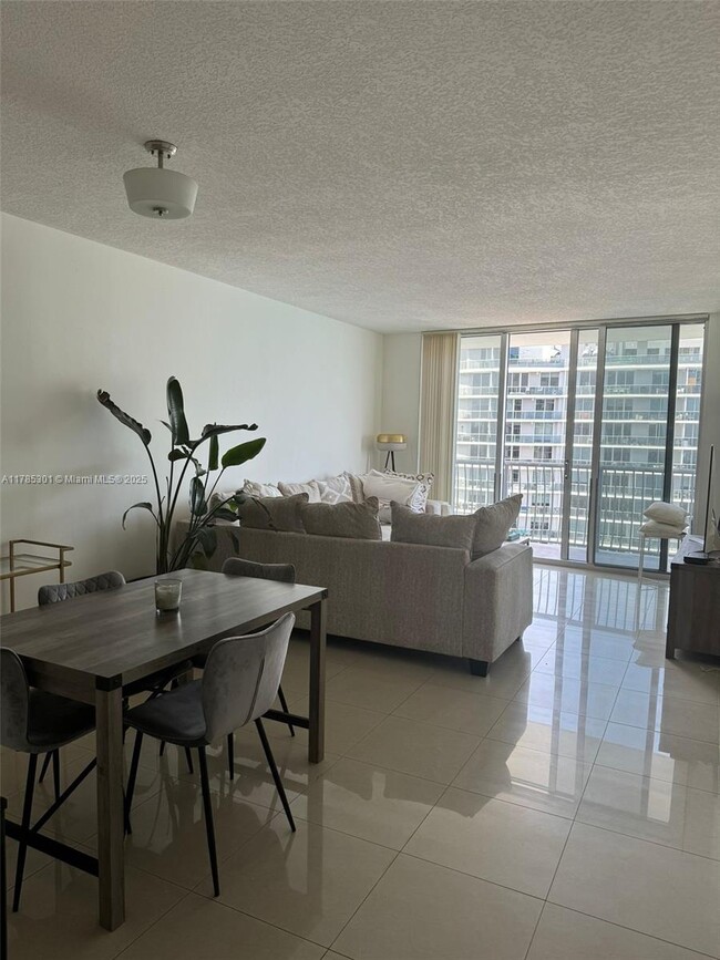 Building Photo - 1750 N Bayshore Dr