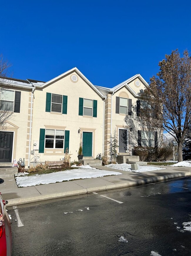 Building Photo - Great 2 Bed 2.5 Bath Draper Condo