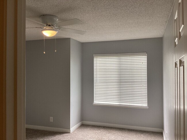 Building Photo - 9615 N Buttonwood Ct