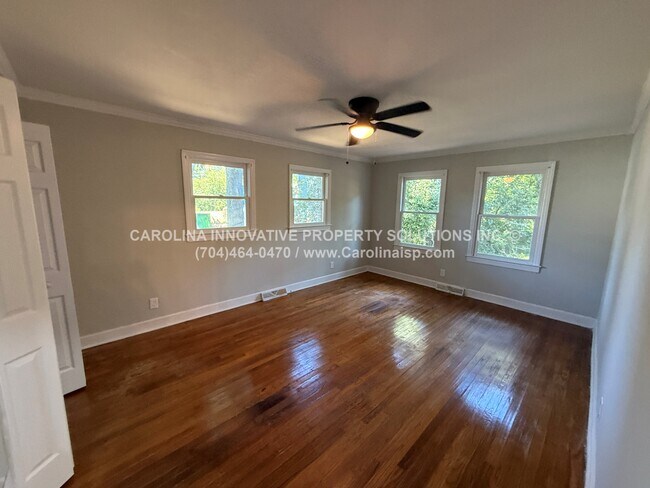Building Photo - 1102 Ebenezer Ave Ext