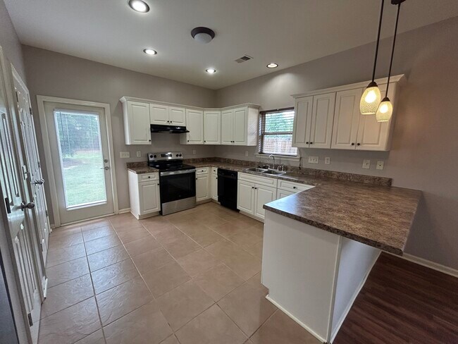 Building Photo - 1108 Washington Dr