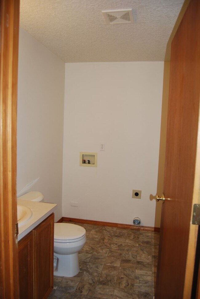 Building Photo - HAD253